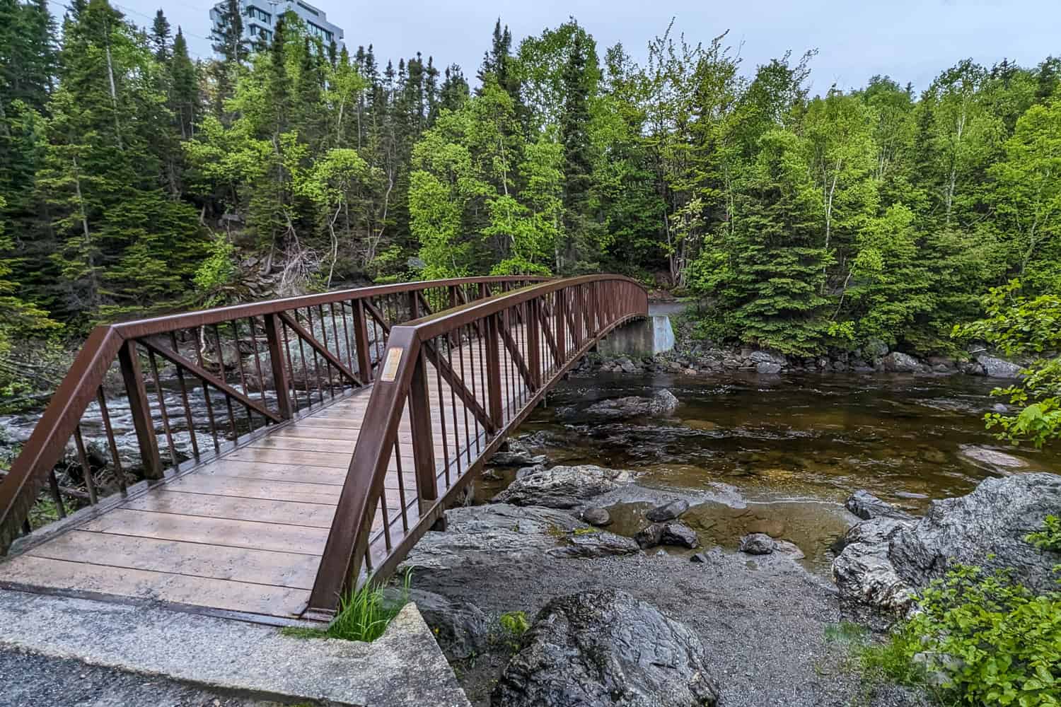 A bridge on the Glynmill Pond Trail